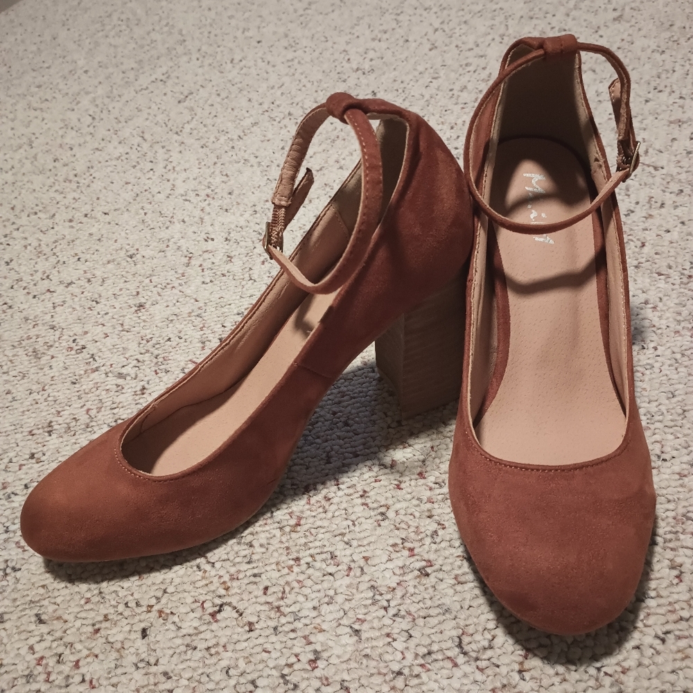 Mi.iM Brown Block Heel Ankle Strap Pumps